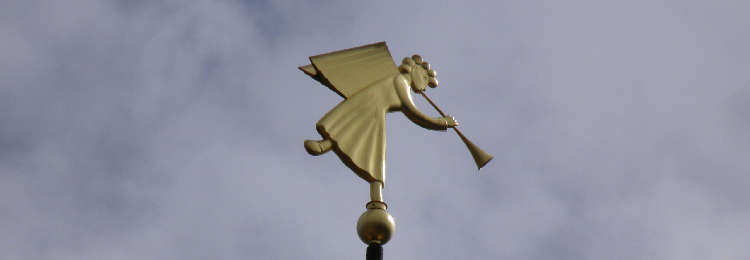 Posaunenengel von der Kirchturmspitze